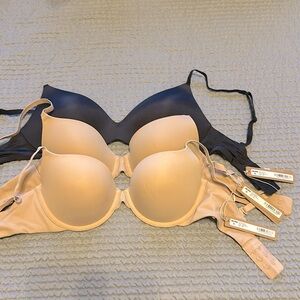 A lot of three skims bras size 32D NWT